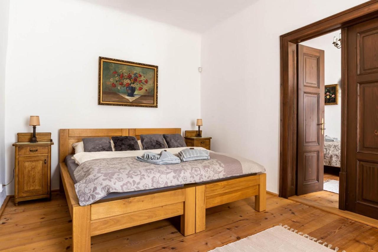Appartement Ambrozuv Dvur à Pouzdrany Extérieur photo