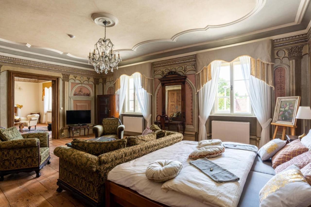 Appartement Ambrozuv Dvur à Pouzdrany Extérieur photo